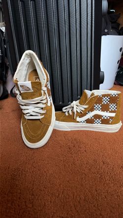 M Size 6     F Size 7.5.    VANS