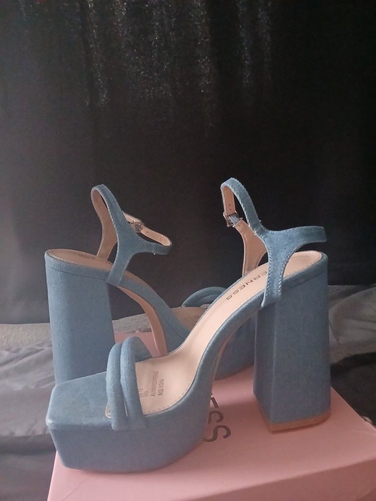 Size 7 Woman