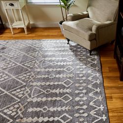 Gertmenian Torino 7’10” x 10’ Gray & Ivory Area Rug | Excellent Condition