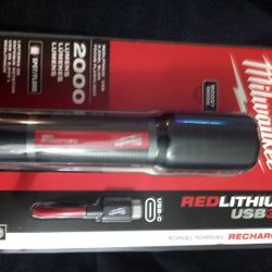 Milwaukee Redlithium USB 2000 Slide Focus Flashlight 