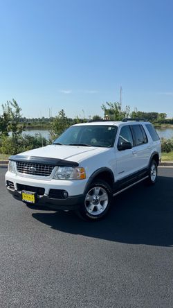 2005 Ford Explorer XLT SUV White