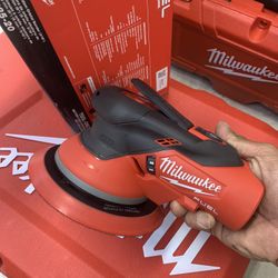 Milwaukee M12 6 Inch Random Orbital Sander