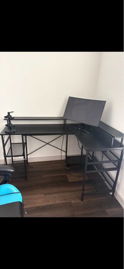 GAMING DESK & CHAIR