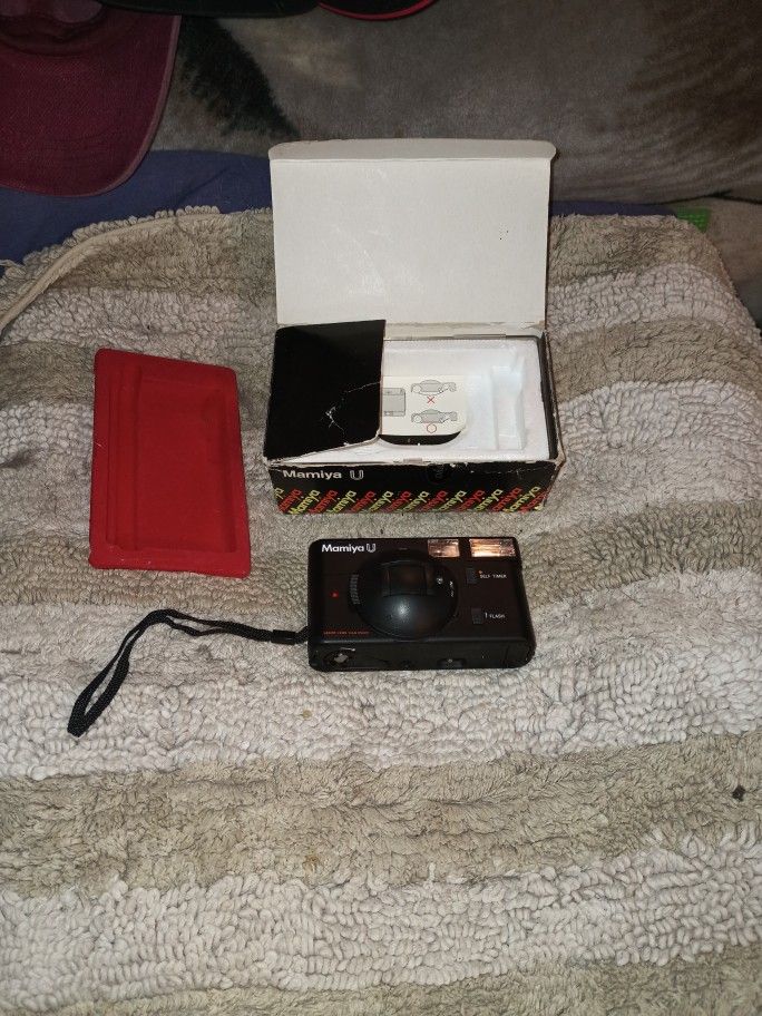 Camera MAMIYA NEW IN BOX $25