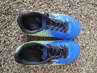 Kids Lotto brand soccer shoes size 10