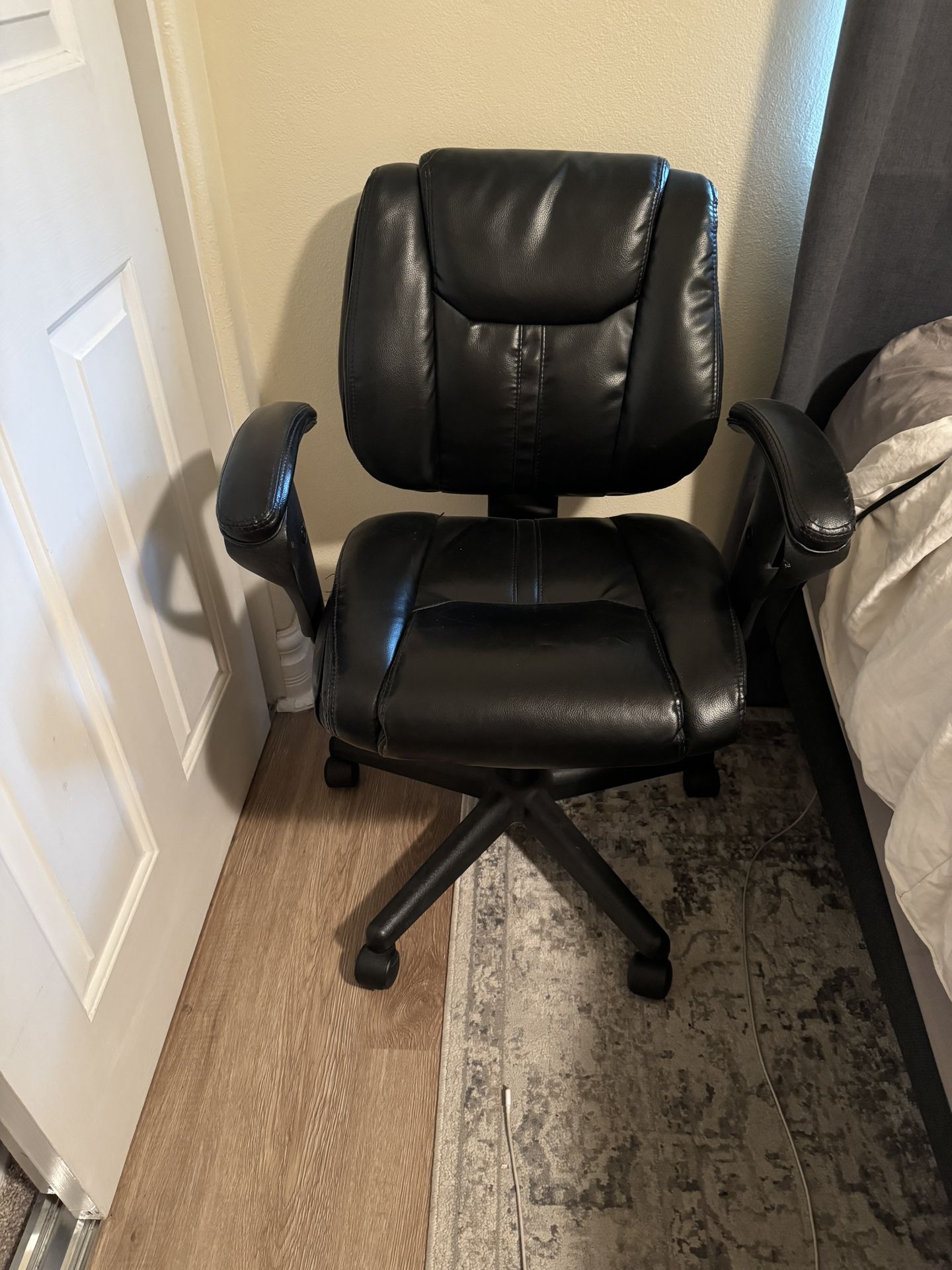 Great Condition Leather Office Chair 