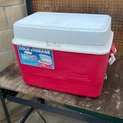 Rubbermaid 54 Quart Ice Chest Cooler
