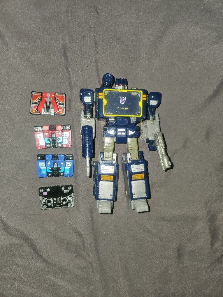 Transformers Netflix Soundwave
