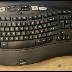 Logitech Wireless Wave Combo Mk550 with Keyboard and Laser Mouse