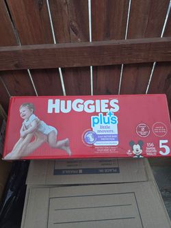 Huggies Plus Little Movers Size 5 Diapers