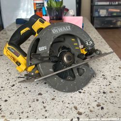 60v FlexVolt Cordless Circular Saw