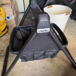 Nuna Bassinet Stand 