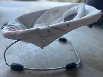 Graco Baby Bouncer with Soothing Vibration
