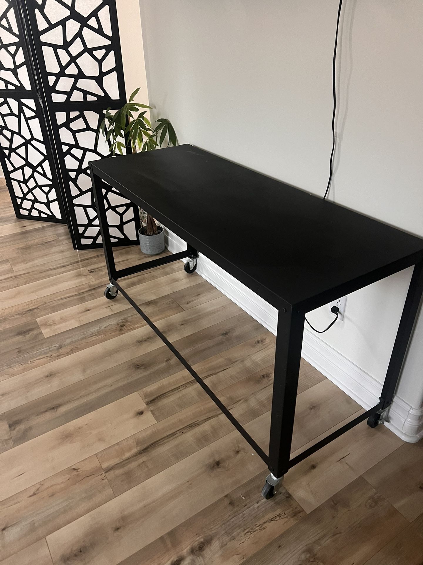 Black Modern Desk With Wheels