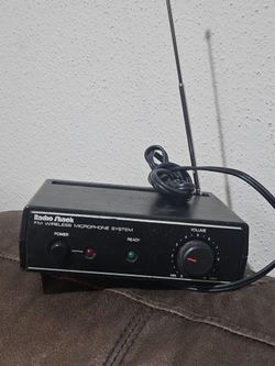 Realistic 32-1221A FM Wireless Microphone System