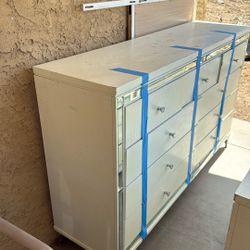 Free Furniture 