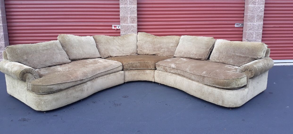 Amazing sectional couch in excellent condition