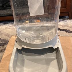Small Gravity Cat & Dog Waterer - Boots & Barkley