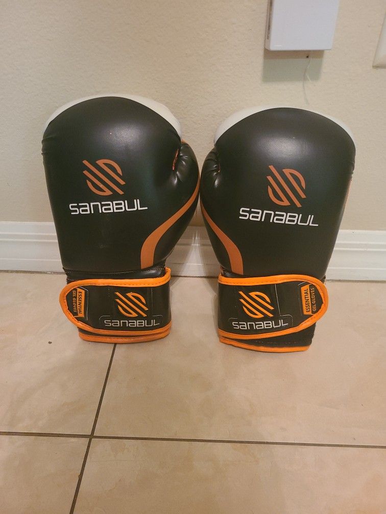 Sanabul Essentials Gel Boxing Gloves 12oz