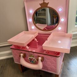 Disney Princess Style Collection Travel Light-Up Vanity Makeup Case – Pink