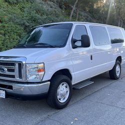 Ford E-350 XLT Extended Van w/tow hitch 