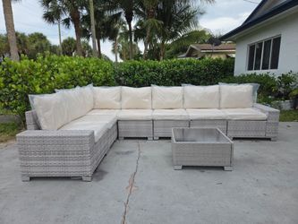 New and assembled 8-piece modular outdoor patio set