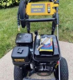 DEWALT 4000 PSI 3.5 GPM Gas Cold Water Pressure Washer with HONDA GX270 Engine
