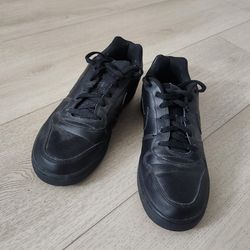 Black nike shoes size 10.5