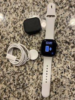 Apple Watch Series 10 GPS 42mm Black with White Small/medium band -1 year Apple warranty   Comes with original charger 