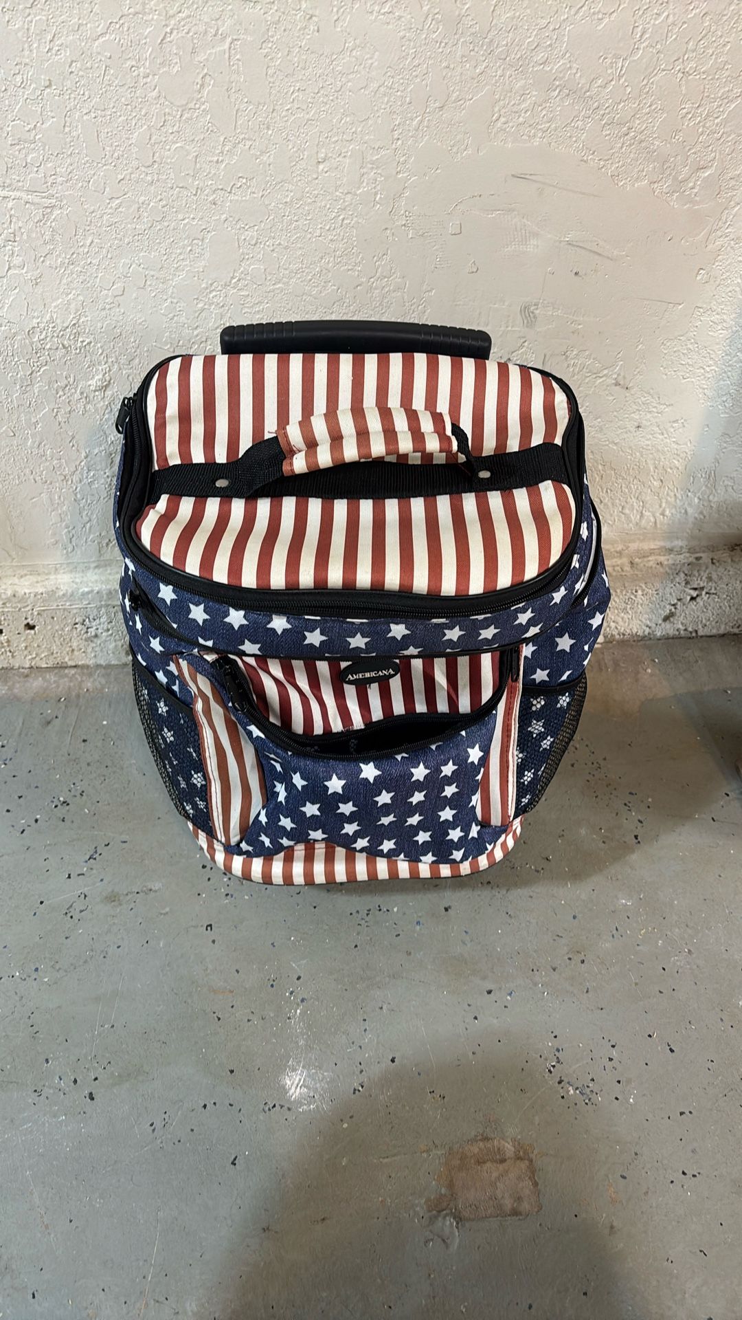 Ice chest - With Wheels And Backpack Straps