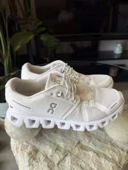 On Cloud 5 Women’s Size 7 White Running Shoes Sneakers CloudTec