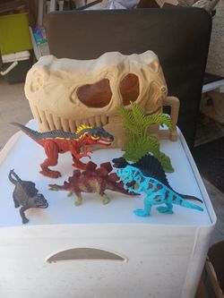 Dinosaurs toys in box 7pcs.