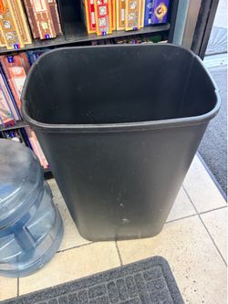 Heavy Duty Black Plastic Commercial Trash Can / Slim Waste Basket – 23 Gallon