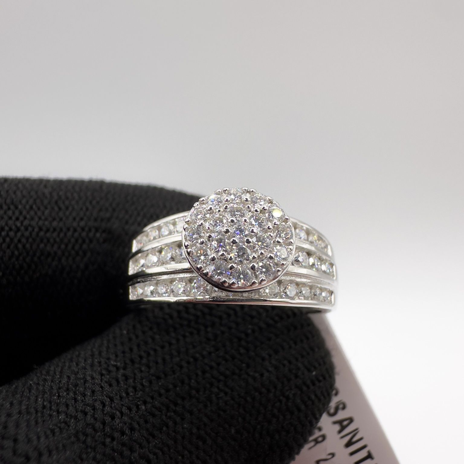 Sterling Silver 2 CTW Moissanite Ring [Never worn before]