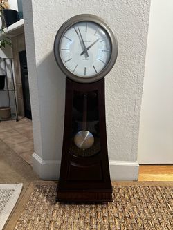 Howard Miller Dual Chime Pendulum Clock