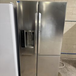 LG SIDE BY SIDE REFRIGERATOR $649