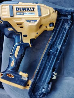DeWalt 20V XR Brushless 15GA Finish Nailer