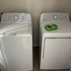 Hot Point Electric washer & Dryer Set.  