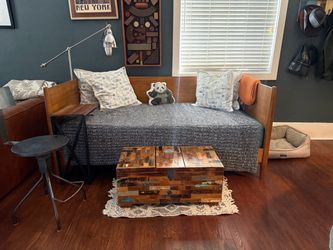 Day bed (full size bed) west elm