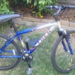 Trek 4300 26" Mountain Bike 24 Speed