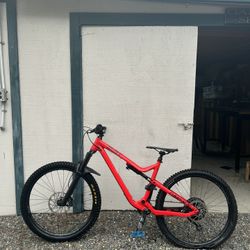 Commencal Mountain Bike 