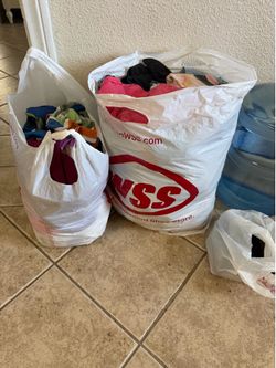 Free ! Clothes girls size 5 boys size 4
