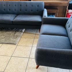 Living Room set / Love Seat With End Tables 