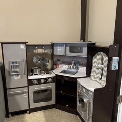 Toy Kitchen 