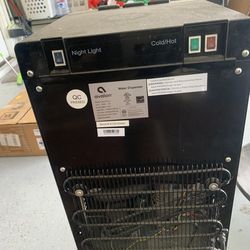 Hot and cold water dispenser