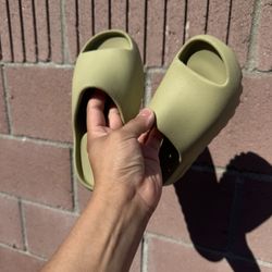 Adidas YZY Yeezy Slide Salt Size 3 Us