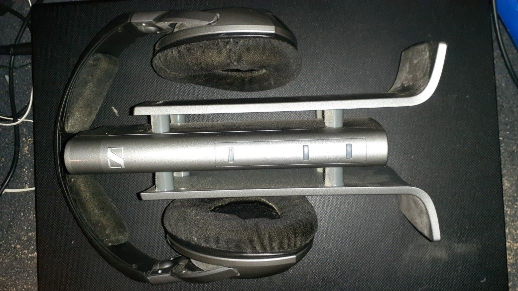 Sennheiser RS180 headphones