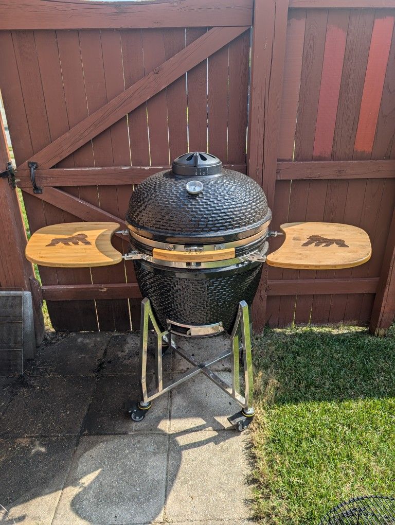 Kong Ceramic Kamado Grill
w/ Ash Basket, Split Diffuser, & Cover