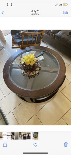 Good Condition Leather Sofa And Loveseat With Coffee Table 