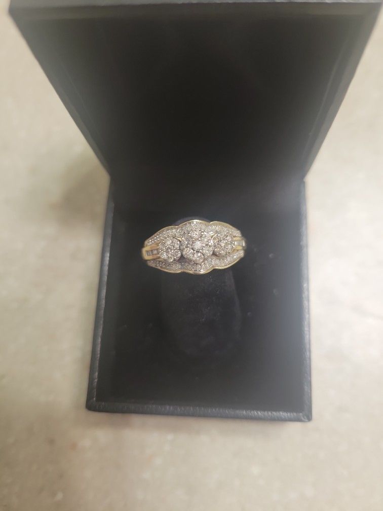 10 K White Gold Diamond Ring. Weight Is 3.4 Grams